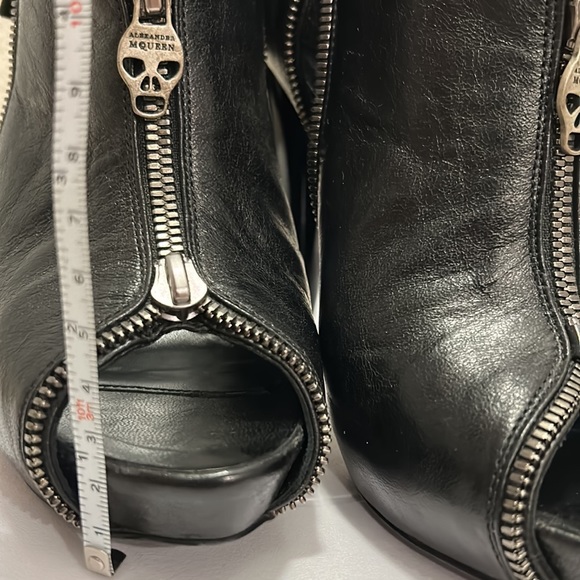 EEUC Alexander McQueen Black Leather Skull Peep-Toe Ankle Boots Size 36.5 (6.5) - Picture 12 of 12